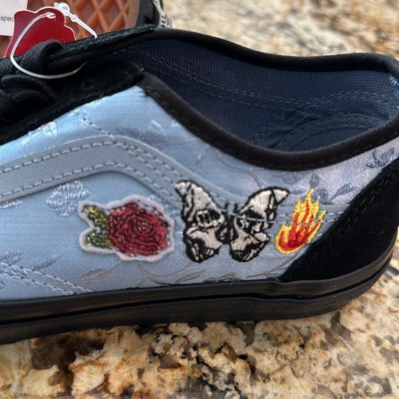 NWT Van’s Off the Wall Tiger Design Sneakers - Picture 6 of 9